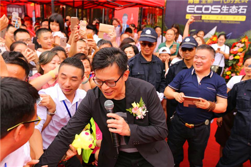 黄日华现场与影迷、业主亲切互动 (1).jpg
